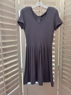 MONOPRIX Femme Short Sleeve Knit Textured Top Zipper-Back Dress Size M